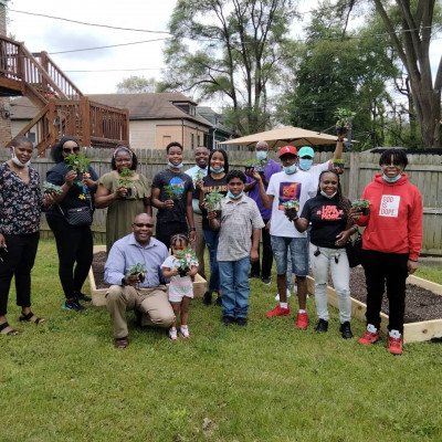 Estellas residents planting day